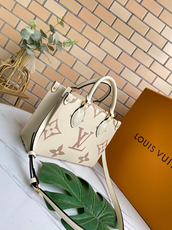 ルイヴィトンバッグ背面デザイン